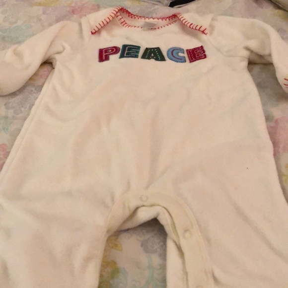4/$25 Old Navy “Peace” onesie - Picture 3 of 3